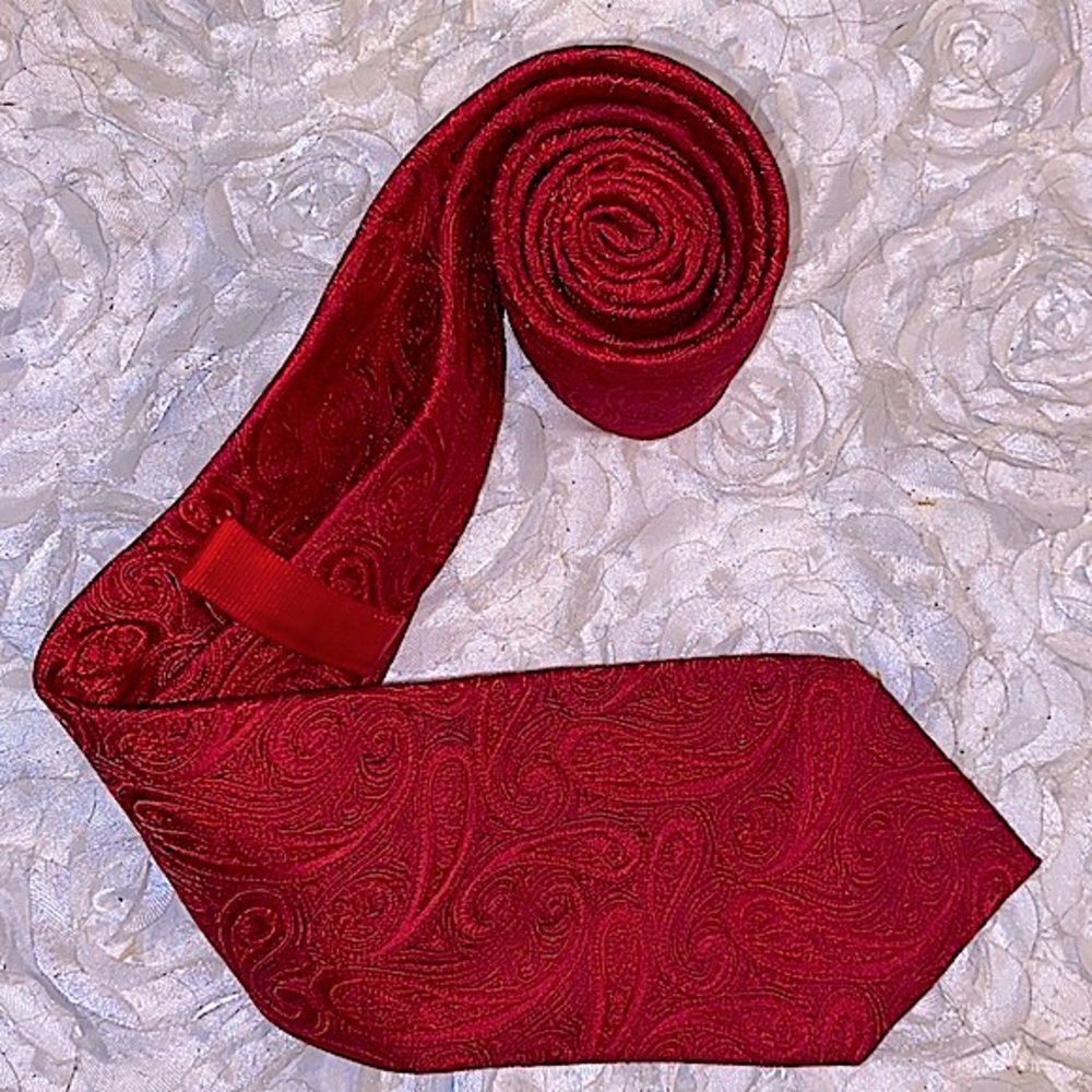 New Champs mens paisley tie